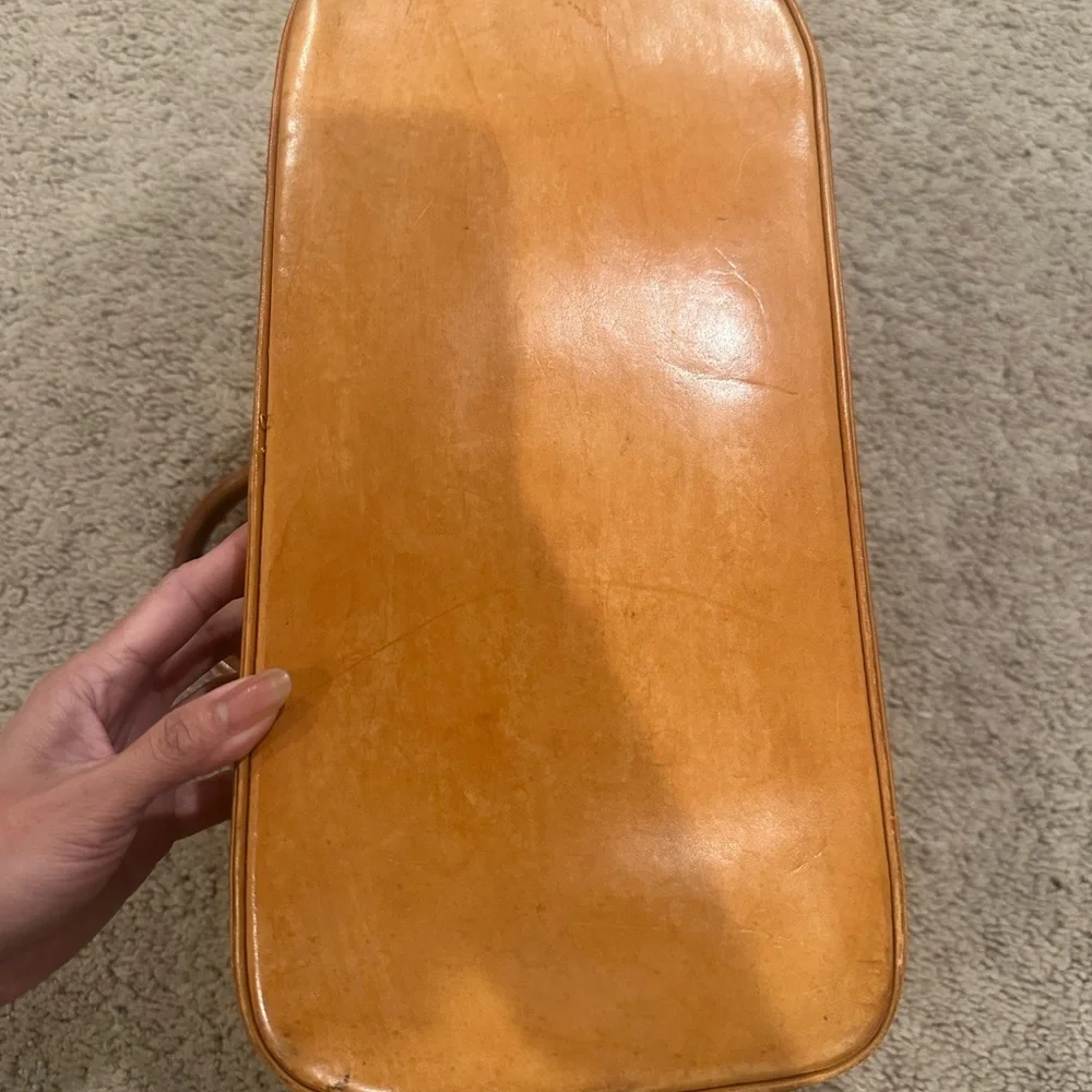 “ Pre-Loved” Authentic Louis Vuitton Monogram AlmaBag